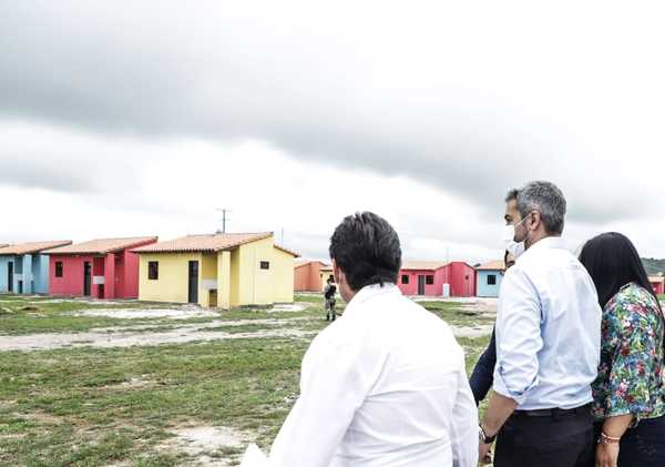 Gobierno ratifica compromiso con el norte y entrega 60 viviendas a familias de San Lázaro | .::Agencia IP::.