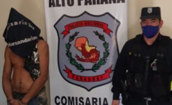 Intentó agredir con una varilla a su madre y a su hermana