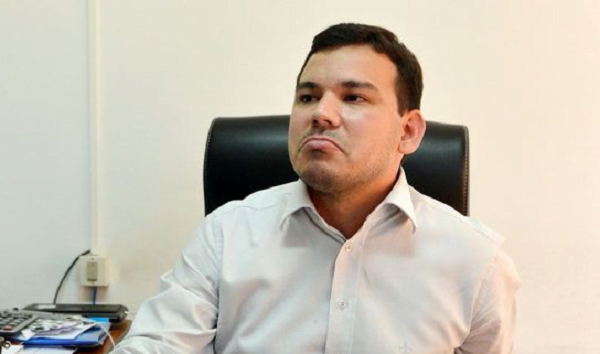 Acusan a aduanero por enriquecimiento ilícito y a su esposa por lavado de dinero - Noticiero Paraguay