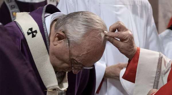 Vaticano dispone protocolo para imposición de ceniza