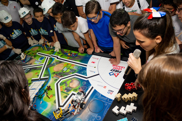 Invitan a niños y jóvenes paraguayos a participar en competencia de robótica