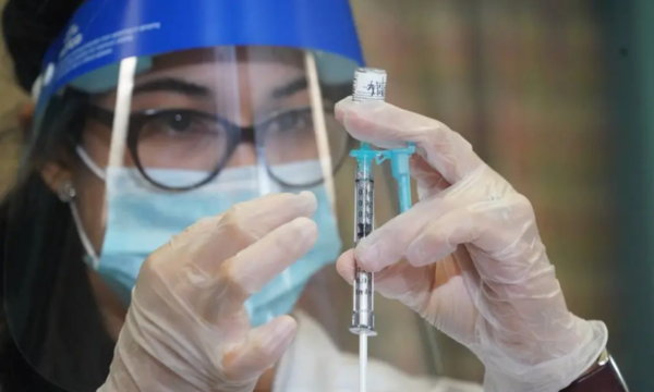 Mazzoleni anunciará laboratorio del que se comprará vacunas: “Estamos más cerca de acceder sin intermediarios”