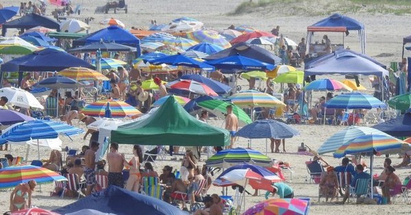 La Nación / Prensa brasileña destaca masiva presencia de paraguayos en sus playas
