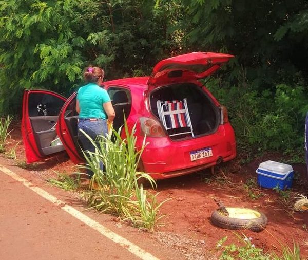 Bandidos interceptan a balazos un auto y se alzan con Gs. 17 millones