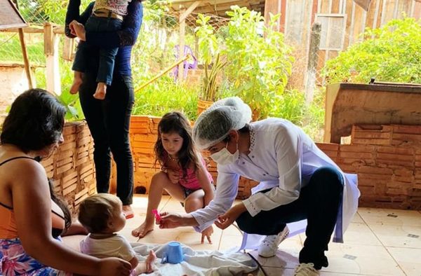 Profesionales de salud evalúan crecimiento y desarrollo de niños en Los Cedrales