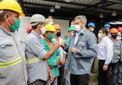 Mario Abdo refuta críticas, lanza un 'desafío' y se olvida de casos polémicos