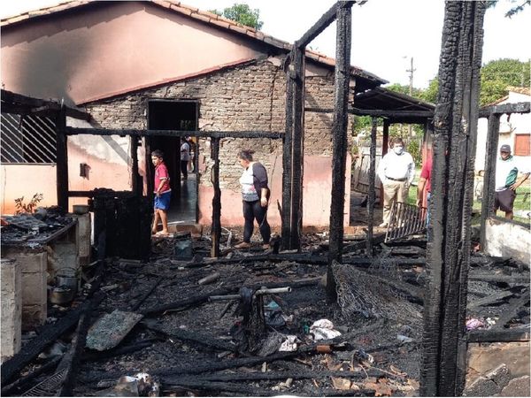 Incendio consume parte de vivienda a raíz de cortocircuito en Coronel Oviedo