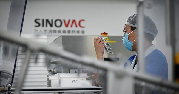 La Nación / Vacuna china CoronaVac mostró 50,38% de eficacia general en Brasil
