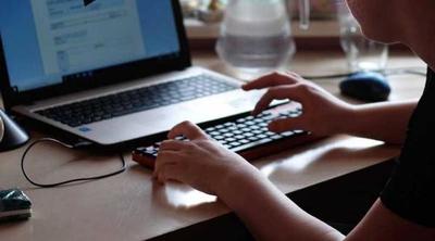 Exviceministra de Educación critica las clases virtuales "por WhatsApp"
