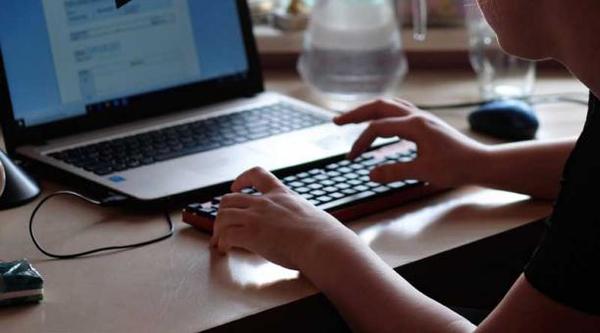 Exviceministra de Educación critica las clases virtuales "por WhatsApp"