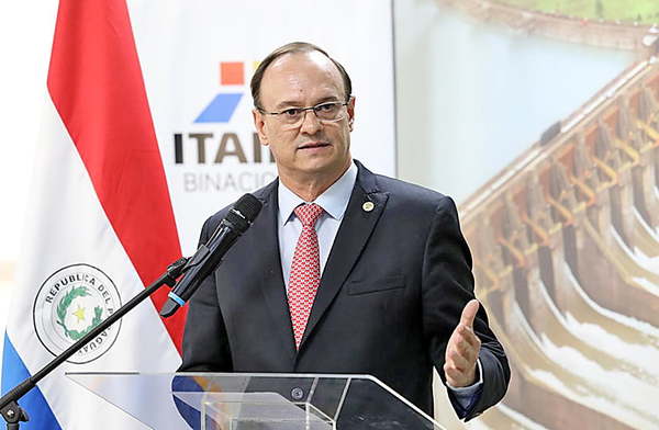 Director de Itaipú devolvió 15 meses de salario - Noticiero Paraguay