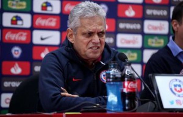 Reinaldo Rueda deja de ser el seleccionador de fútbol de Chile - Fútbol - ABC Color