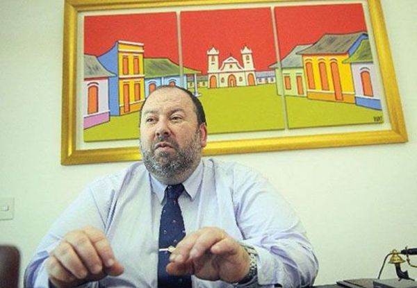 "Tiky" Cubas renuncia a cargos en la ANR y denuncia corrupción del Gobierno
