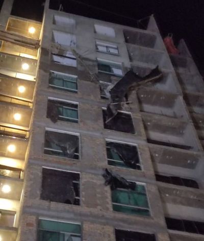 Obrero muere tras caer de un andamio a 8 pisos de altura en Villa Morra - Nacionales - ABC Color