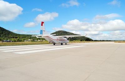 Aeropuerto en total precariedad, pero MOPC dilapida millones en pasarela - Nacionales - ABC Color
