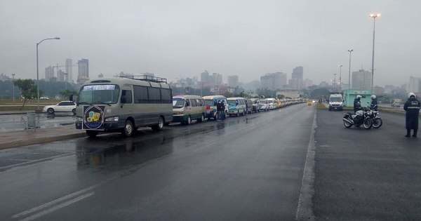 La Nación / Transportistas escolares piden aprobación de protocolo para volver a trabajar desde marzo