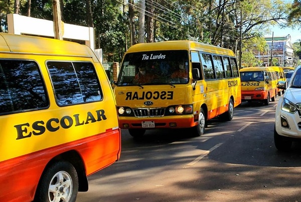 Dueños de transportes escolares anuncia rebaja en costo de servicios