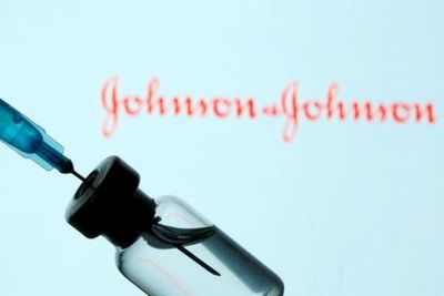Johnson & Johnson dijo que su vacuna de una sola dosis no sería aprobada antes de marzo