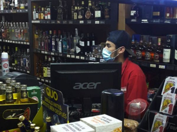 Vendedores de bebidas alcohólicas se sienten afectados por restricción