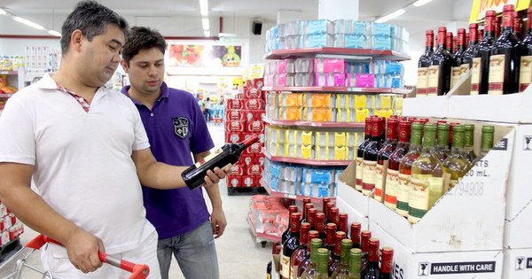 La Nación / Gremios exigen cumplimiento de decreto para venta de bebidas a todos por igual