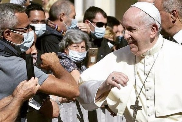 Crónica / El papa Francisco ya se vacunó contra el virus vai