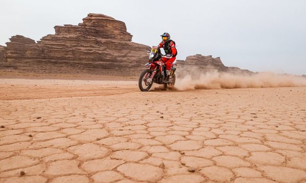 Dakar: Sunderland gana la penúltima etapa, Benavides continúa líder y Barreda abandona