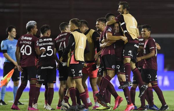 Tras golear a Vélez, Lanús pasa a la final de la Sudamericana