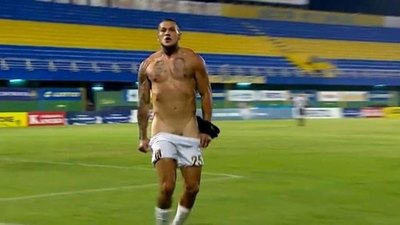 Crónica / (VIDEO) APF: Por bajarse el short, le multan y suspenden por 5 partidos