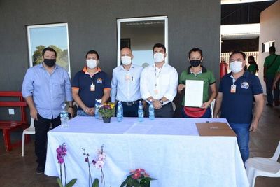 Firman contratos con 111 permisionarios de terminal de paso de CDE - ABC en el Este - ABC Color