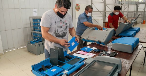 La Nación / Municipales: 3.000 máquinas de votación fueron verificadas para las internas partidarias