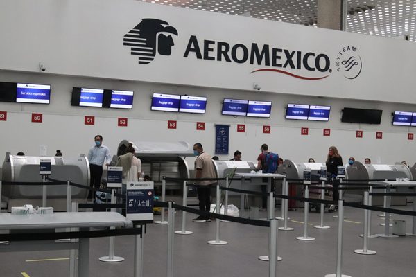 Aeroméxico despedirá a 374 sobrecargos tras caída del 54,2 % de pasajeros - MarketData
