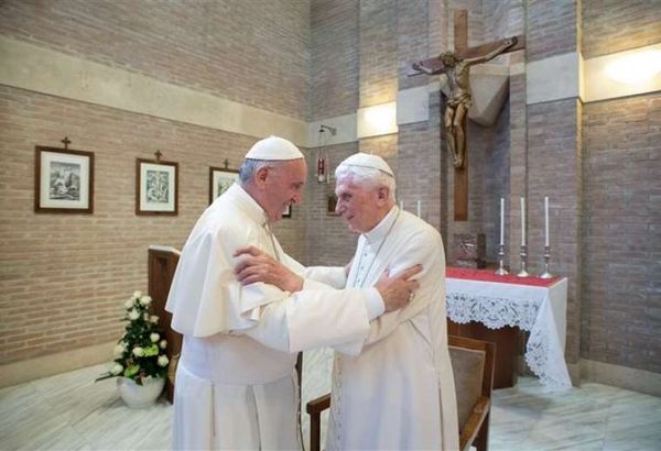 Papa Francisco y papa emérito Benedicto XVI fueron vacunados contra el Covid-19