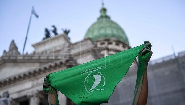 El Ejecutivo promulga la ley del aborto en Argentina