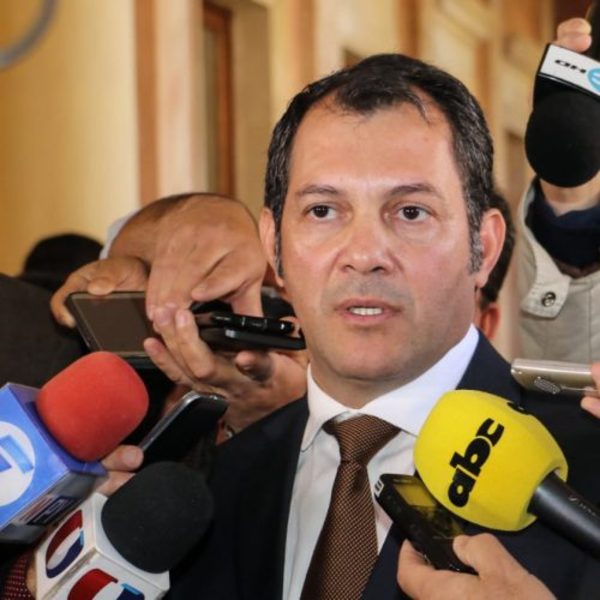 “Todo el mundo sabe que diputado D'Ecclesiis está metido en el hampa” - Megacadena — Últimas Noticias de Paraguay