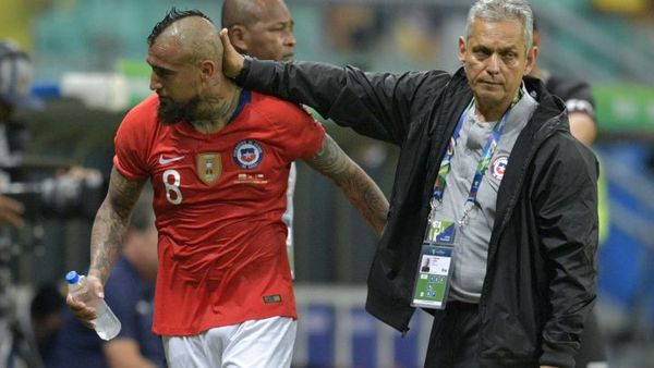“Una pena muy grande” la salida del DT Rueda de Chile, lamenta Vidal - Fútbol - ABC Color