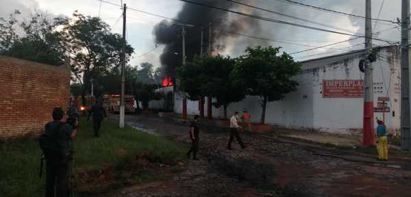 Incendio de gran magnitud en Lambaré - Megacadena — Últimas Noticias de Paraguay