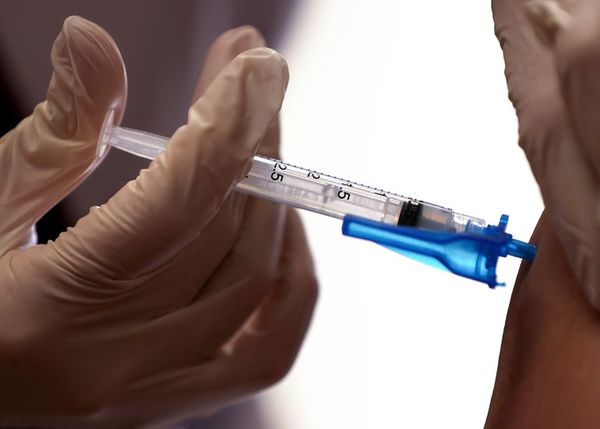 Presidente promulga ley para agilizar compra de vacunas antiCOVID - Nacionales - ABC Color