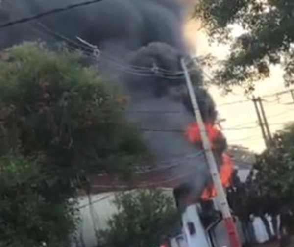 Incendio de gran magnitud en Itá Enramada