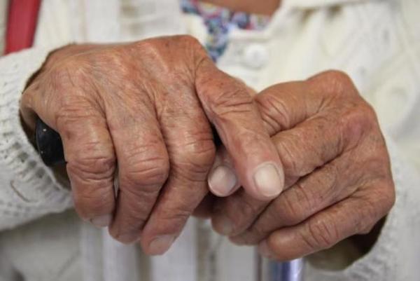 Alertan sobre estafas hacia adultos mayores, ofreciendo pensión a cambio de giros de dinero