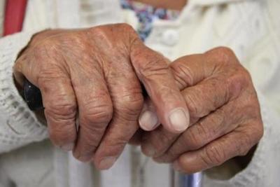 Alertan sobre estafas hacia adultos mayores: ofrecen pensión a cambio de giros de dinero