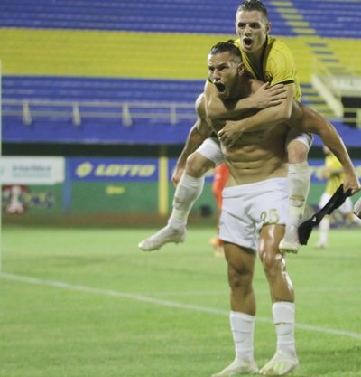Crónica / SANCIONADO POR MOSTRAR CASI TODO
