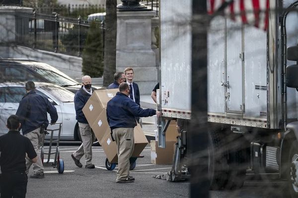 La imagen de un camión de mudanzas ante la Casa Blanca se hace viral en redes - Mundo - ABC Color