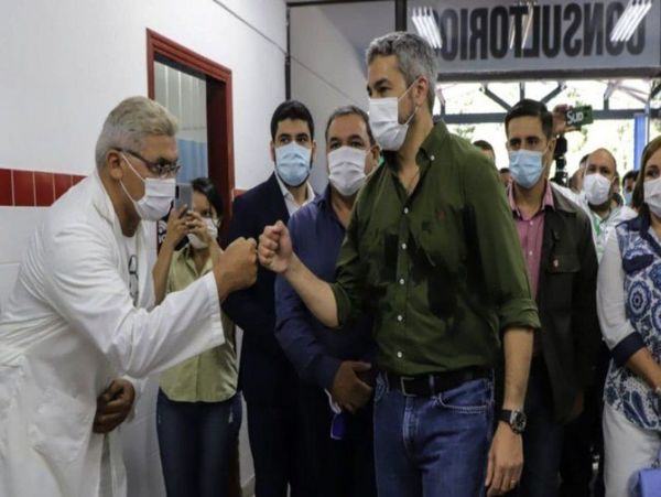 Marito no enfrenta los escándalos de corrupción y solo lanza desafíos