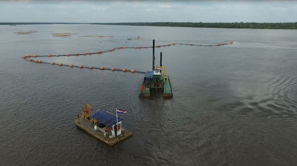 MOPC adjudicó a tres empresas el dragado de mantenimiento del río Paraguay | .::Agencia IP::.