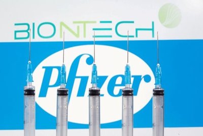 Pfizer retrasa el suministro a Europa de sus vacunas contra el coronavirus