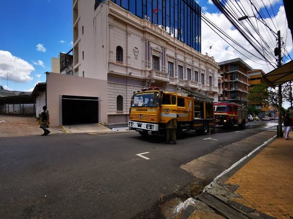 Incendio en la sede de la Vicepresidencia de la República - Nacionales - ABC Color
