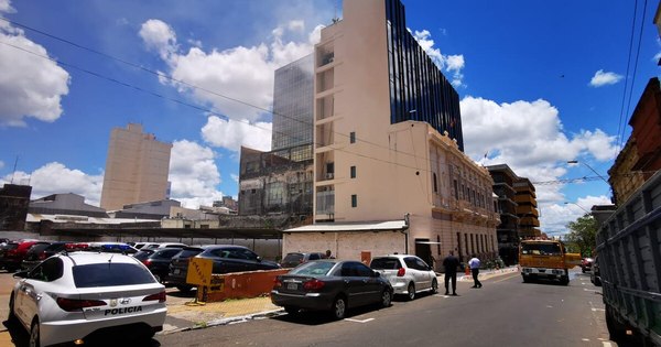 La Nación / Edificio de la Vicepresidencia, en llamas