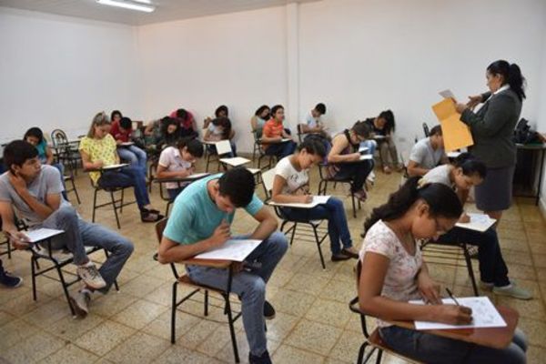Casi 4.480 jóvenes rendirán mañana los exámenes para las 2.000 becas de Itaipú-Becal - Nacionales - ABC Color