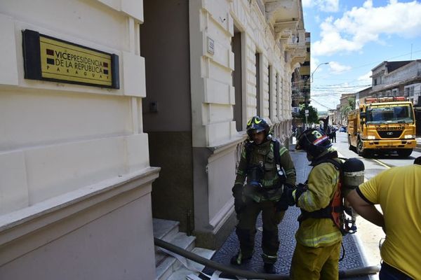 Controlan incendio en oficinas de la Vicepresidencia de la República - Nacionales - ABC Color