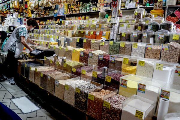 Las ventas del comercio brasileño bajaron en noviembre tras seis meses en alza - MarketData